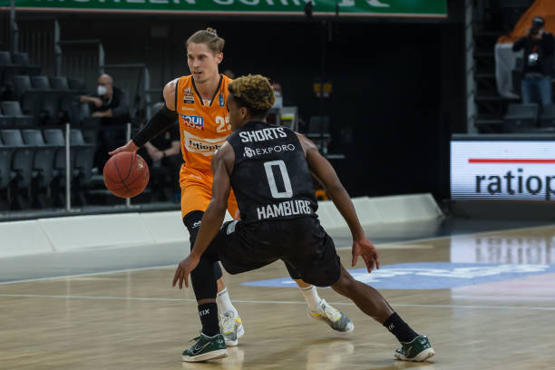 而梅州队则 而梅州队则